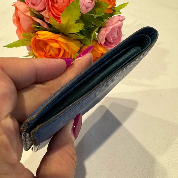 Authentic Louis Vuitton Epi men’s wallet - Picture 3 of 14